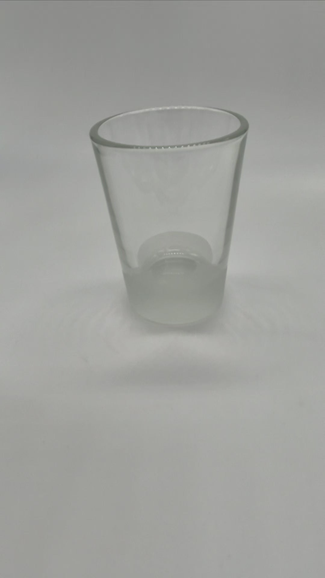 Unser Wasserglas mit handgraviertem Watzmann