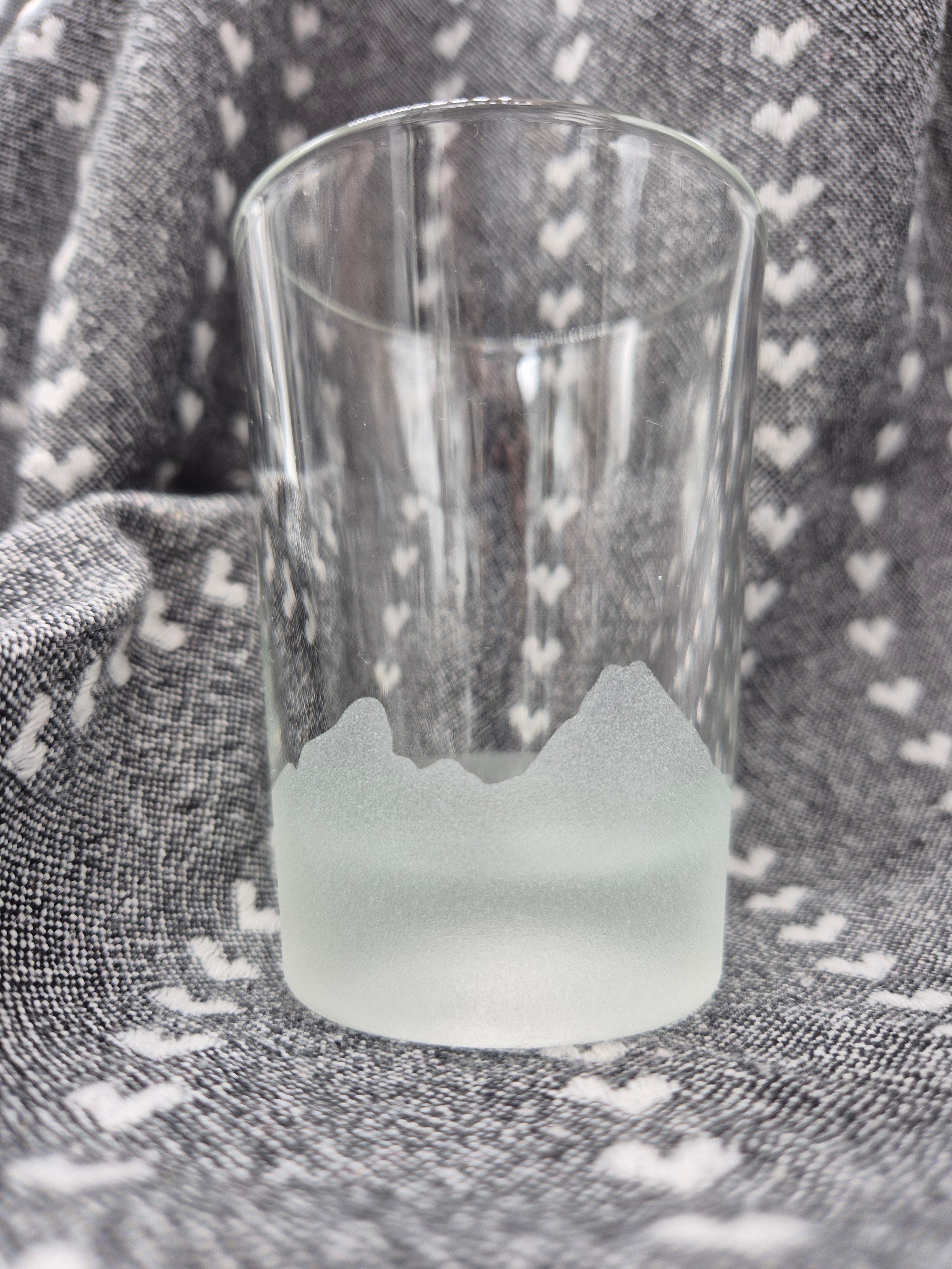 Unser Wasserglas mit handgraviertem Watzmann